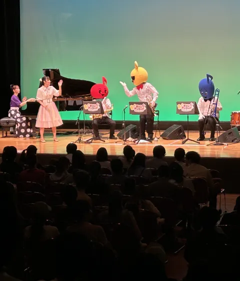 演奏あり、コントありの楽しいステージ