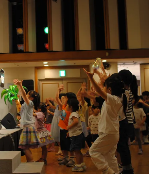 飛んで、跳ねて、歌って